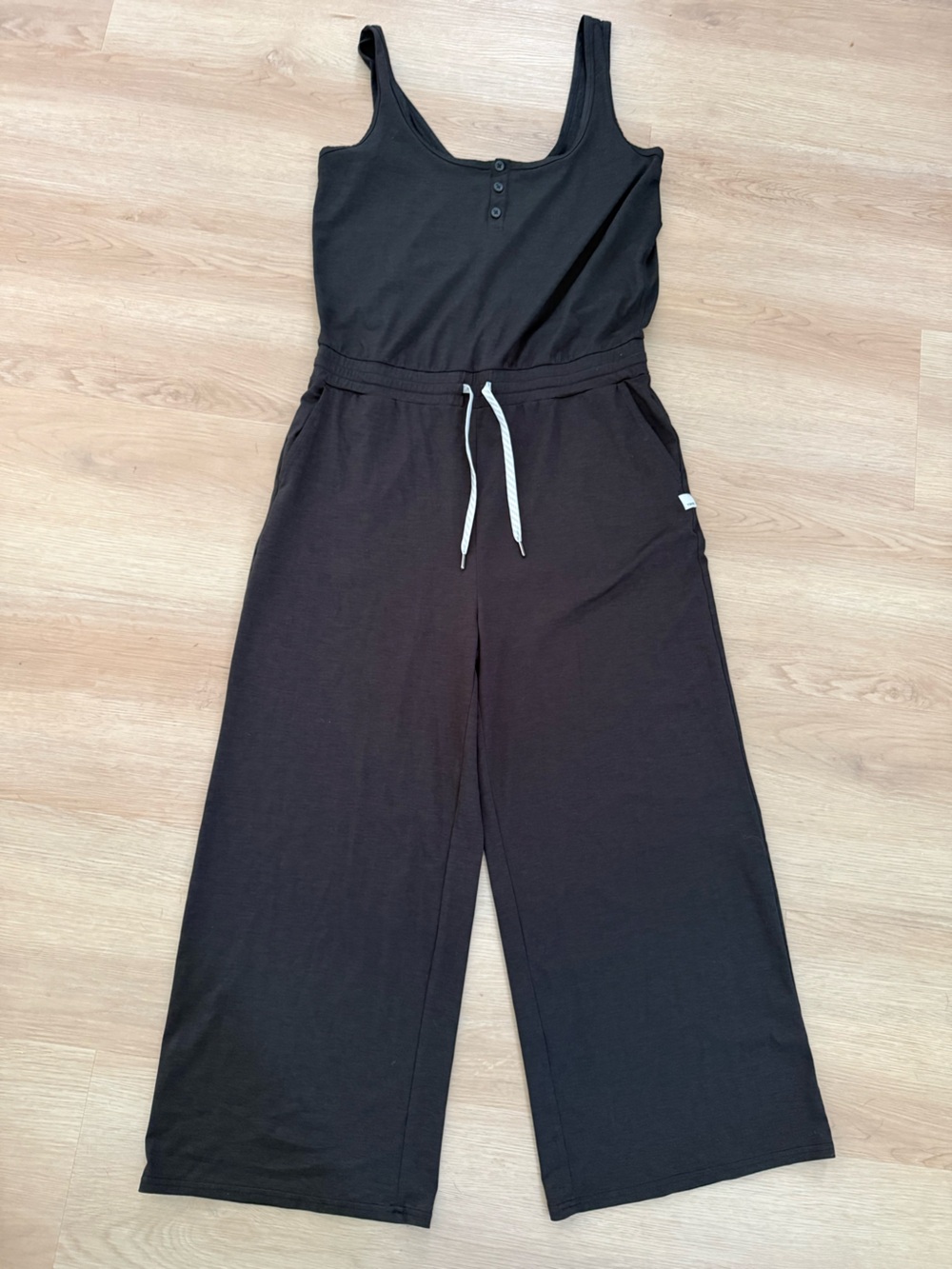 Vuori women’s falls jumpsuit black size medium